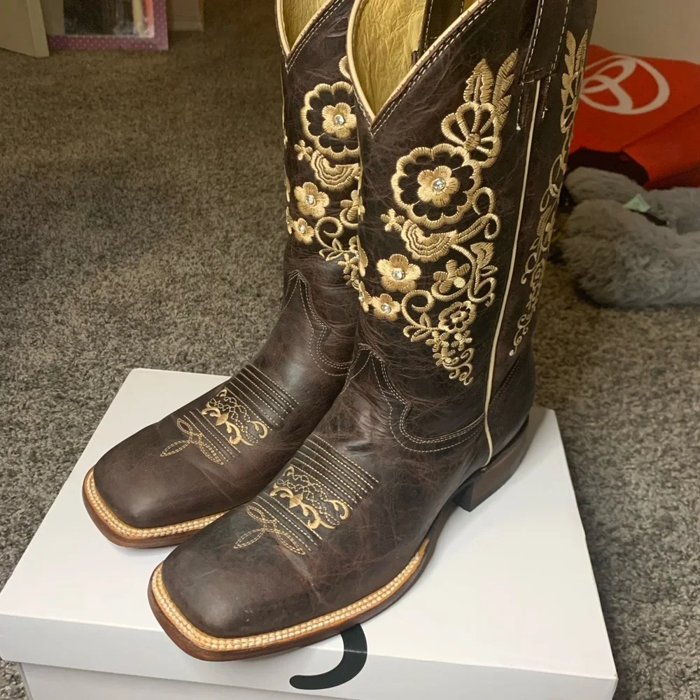 Authentic Botas - Picture 5 of 5